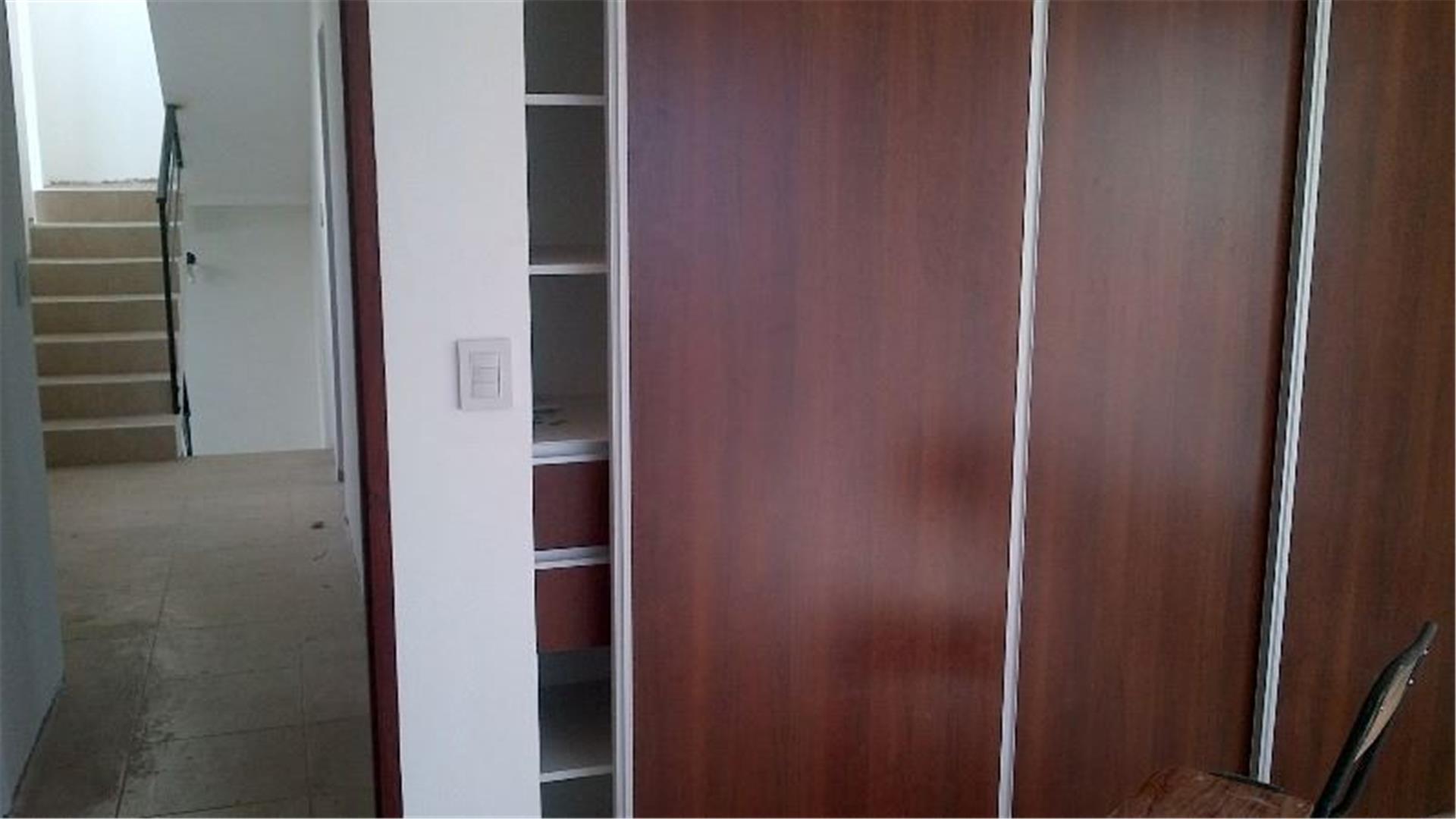 DUPLEX EN COMPLEJO CERRADO - A 500 MTS DINO RUTA 20