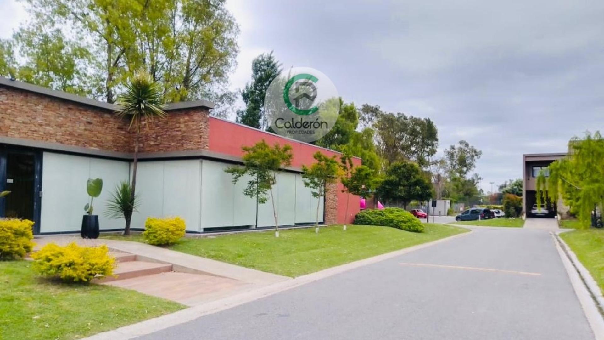 Casa en Alquiler con 4 cocheras