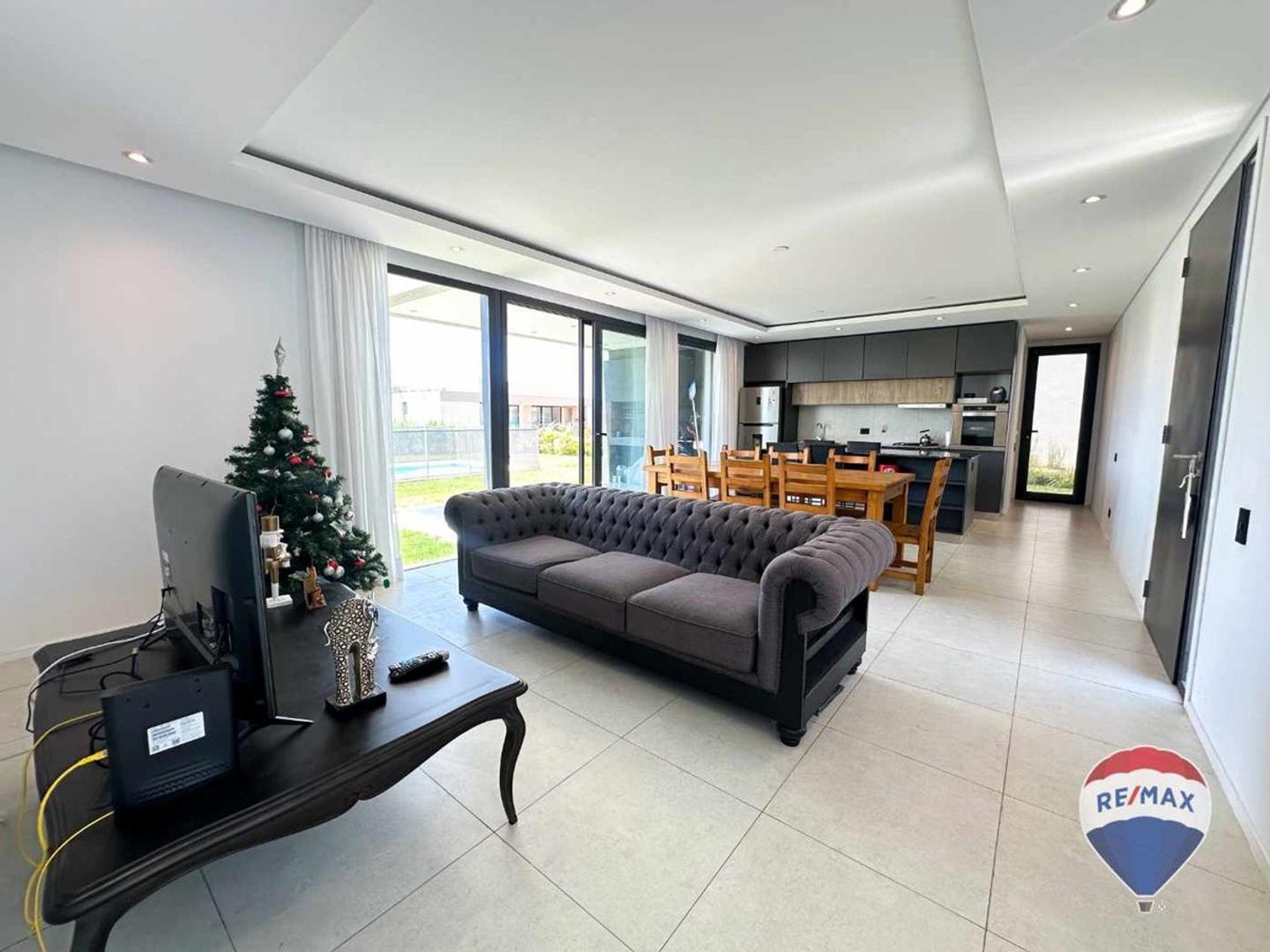 Casa en Venta con 1 cochera