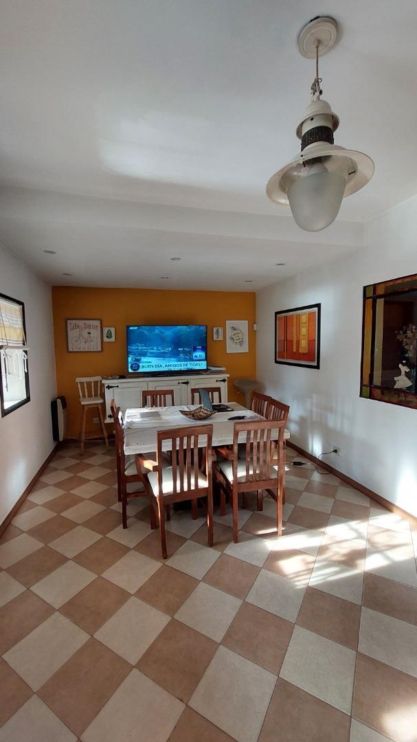 Casa en Venta con 3 cocheras