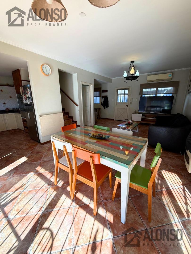 Casa en Venta con 4 cocheras