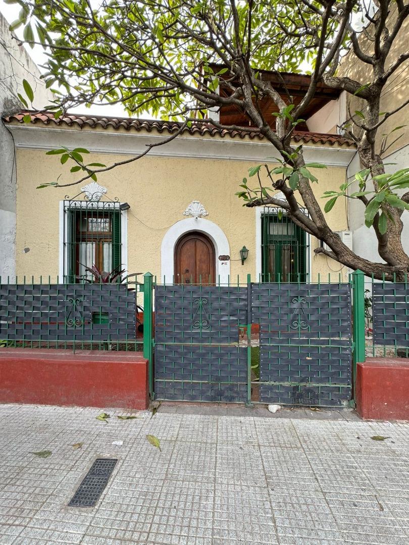 IMPRESIONANTE CASA 4 AMBIENTES + ESCRITORIO SOBRE LOTE PROP