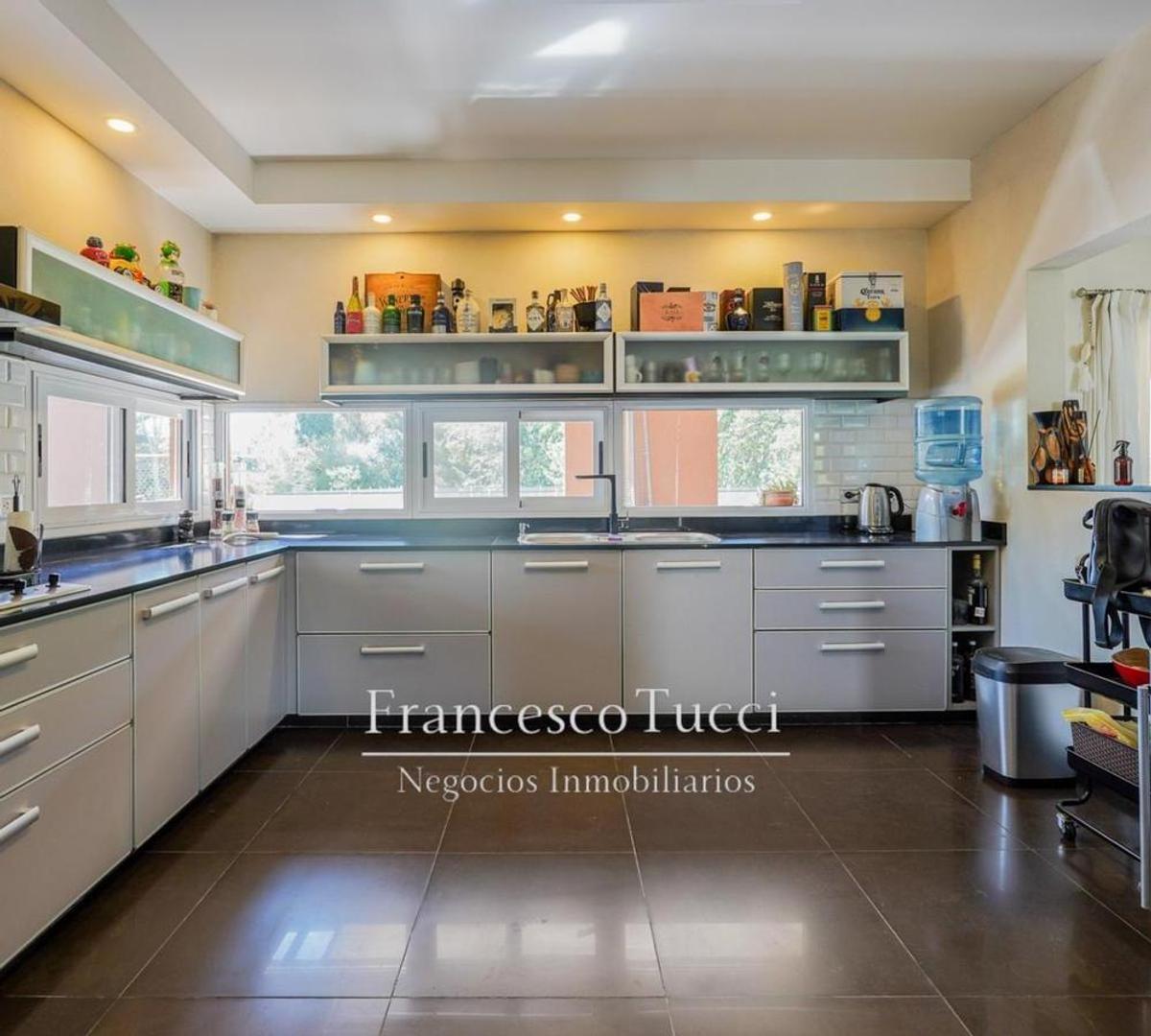 Casa 4 ambientes con 3 baños