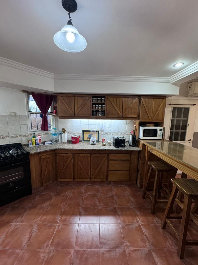 VENTA CASA 5 AMB FONDO Y PILETA