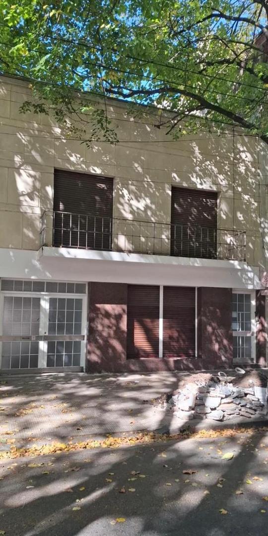 CASA DE CUATRO DORMITORIOS EN ALQUILER EN LA PLATA