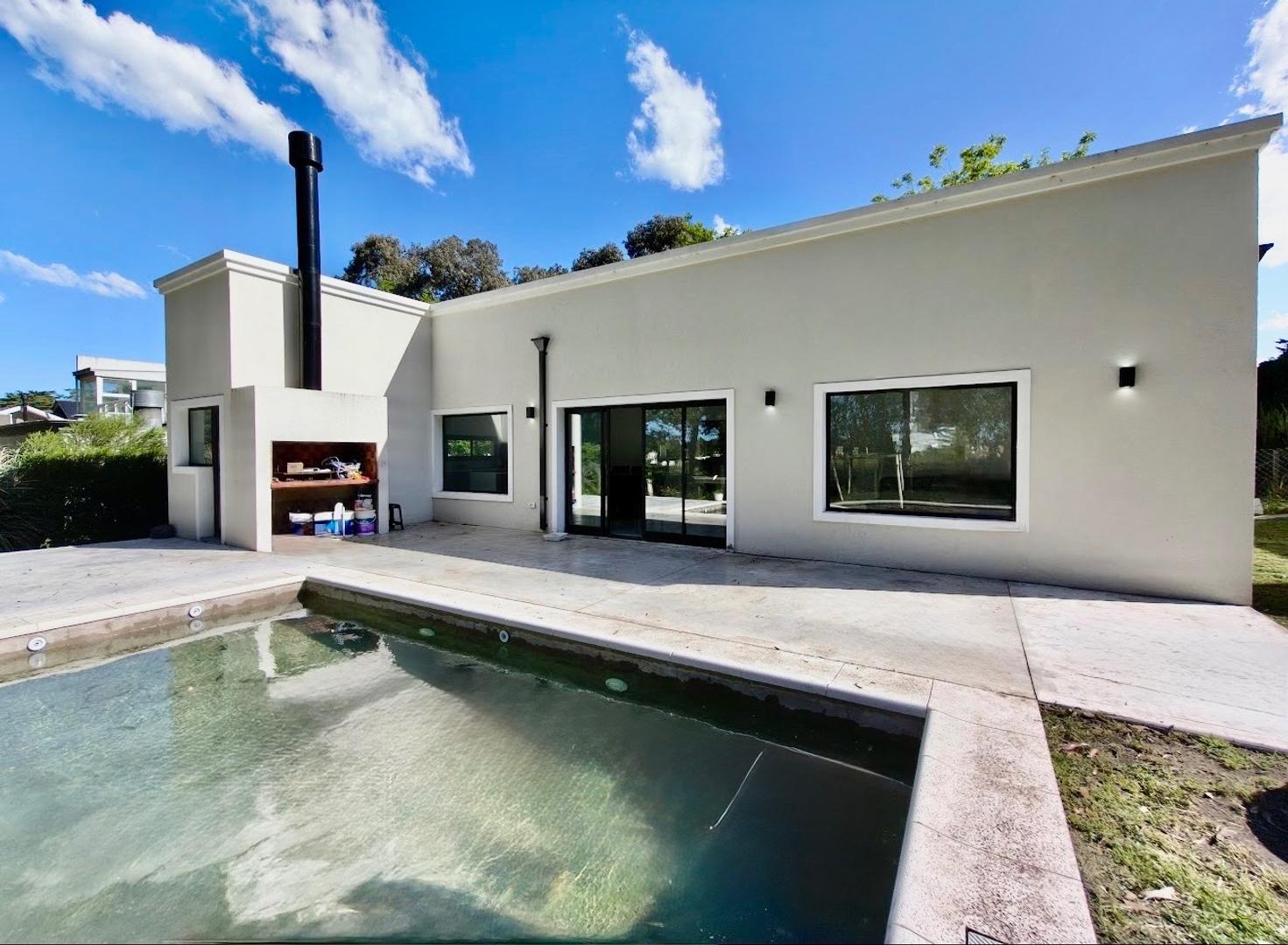 Casa 3 ambientes con 2 baños