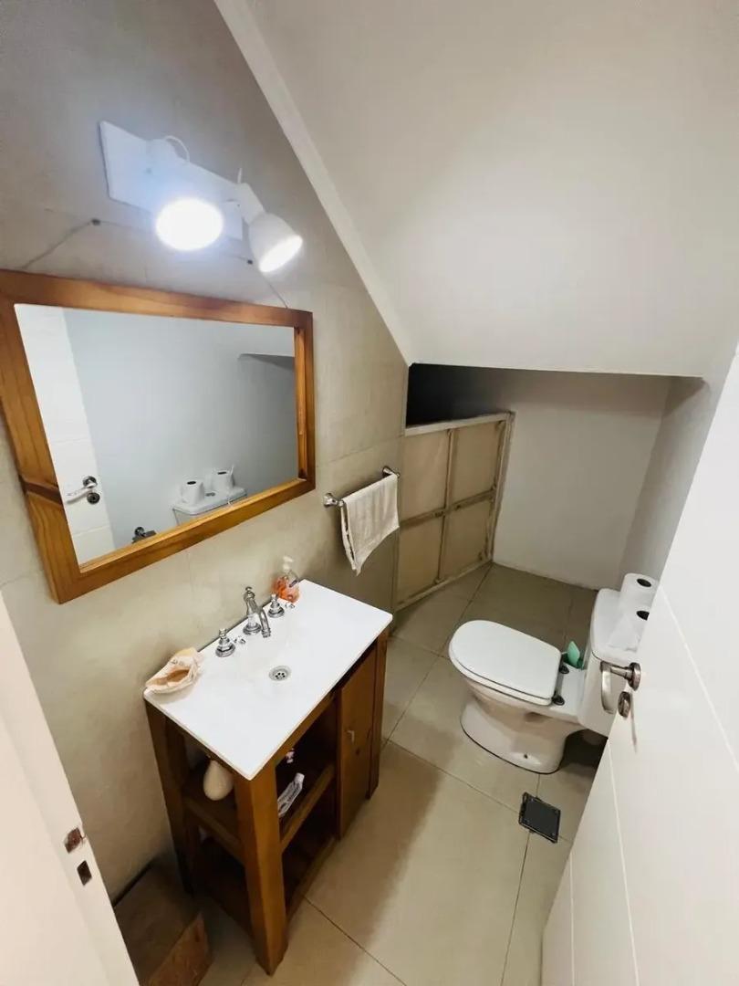 Casa 5 ambientes con 4 baños