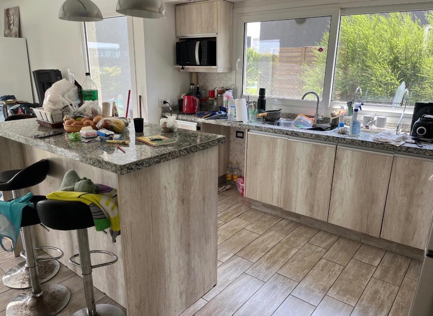 Casa en Venta en El Cantón - Barrio Islas, USD 450.000