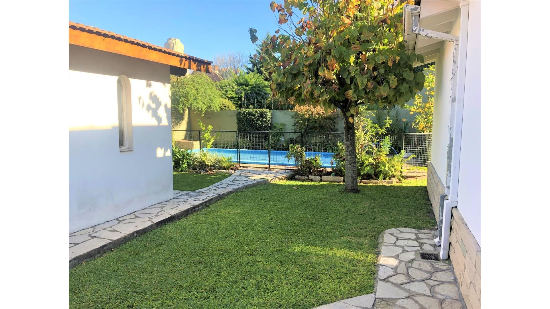 Casa en Venta con 4 cocheras