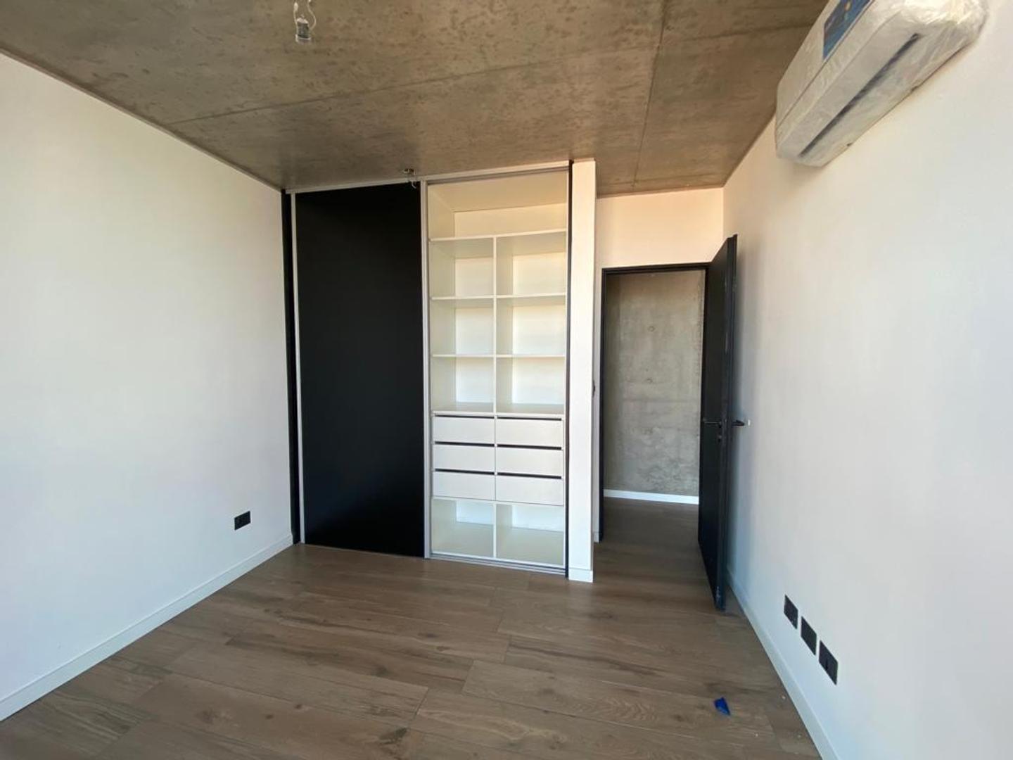 Alquiler- Semipiso de 2 ambientes c/ cochera,  Haedo Norte