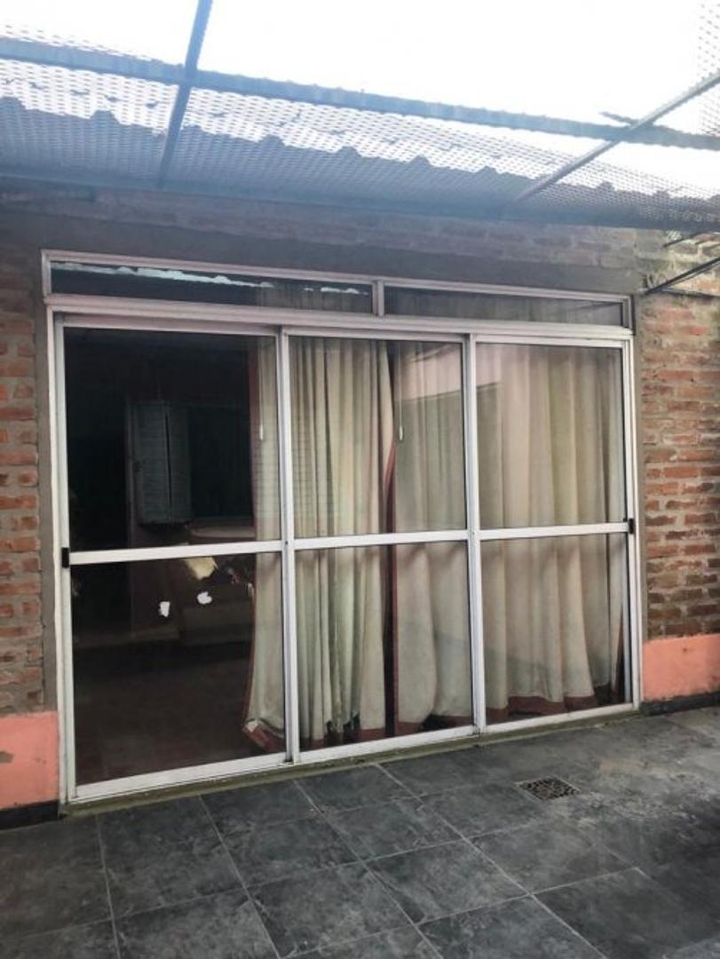 CASA 3 AMBIENTES+ DEPTO. P/2 FAMILIAS. VENTA