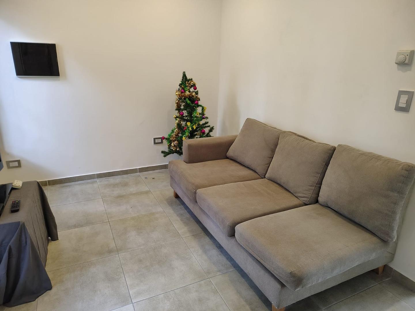 Casa en Alquiler con 3 cocheras