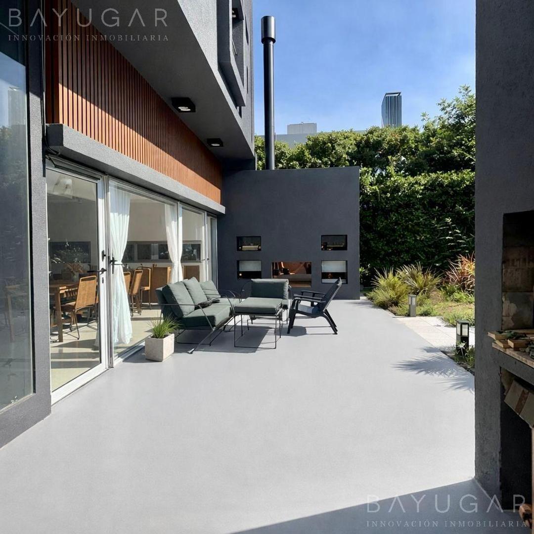 Casa en Venta con 5 cocheras