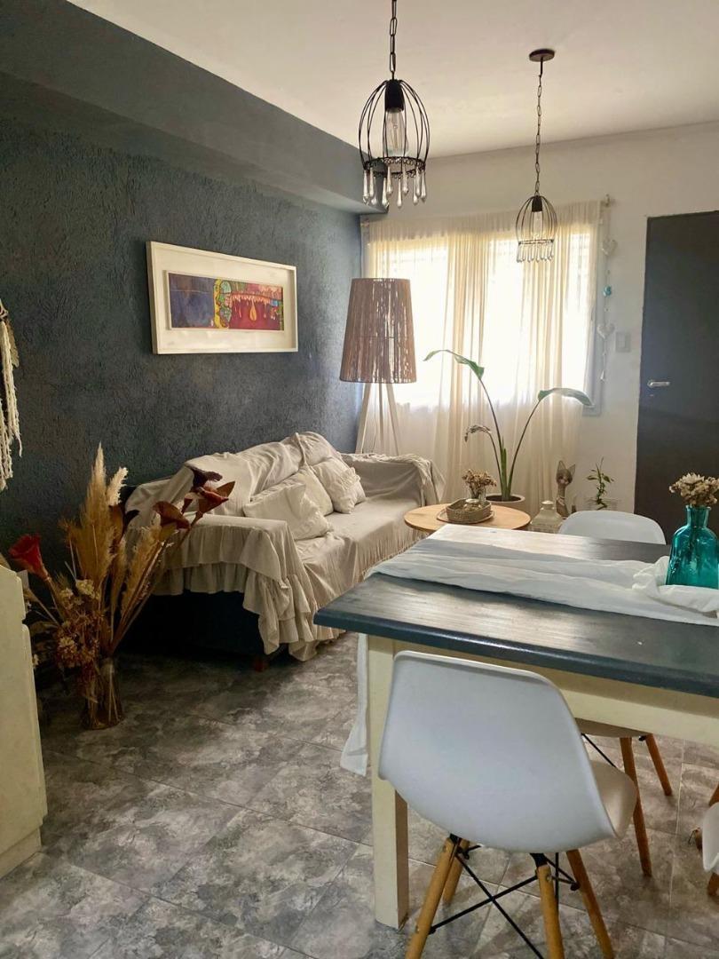 Casa 2 ambientes con 2 baños