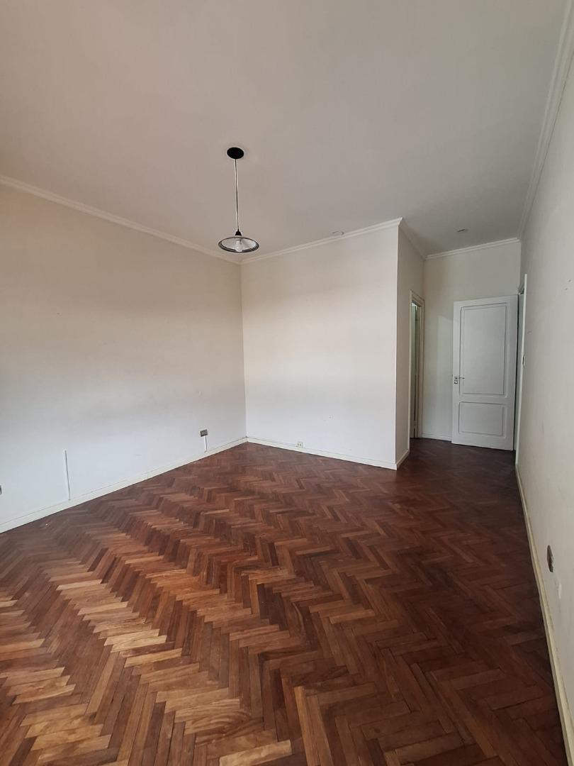 Deanfunes 267 , Piso 1