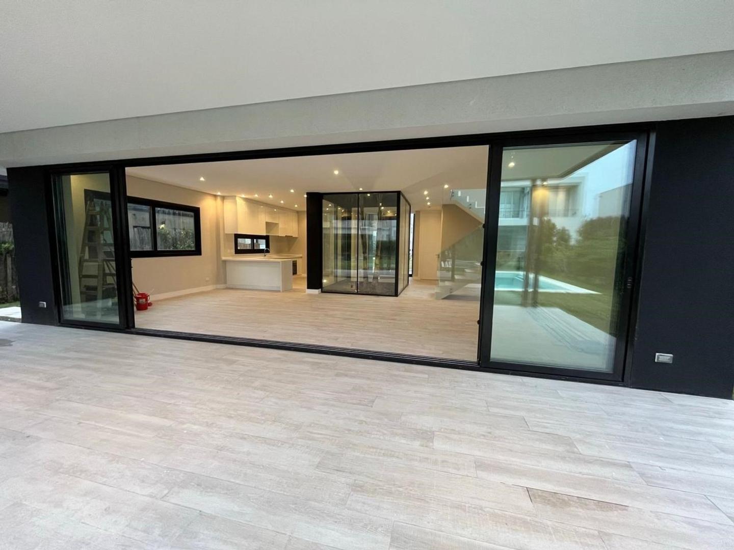 Casa 5 ambientes con 3 baños