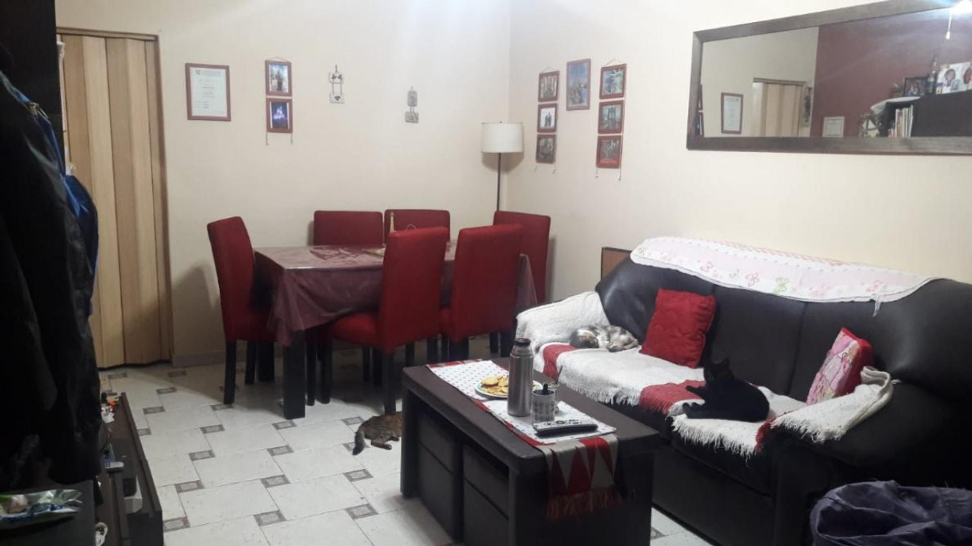 CASA PARA DOS FAMILIAS, LOTE 10 X 20 MTS.