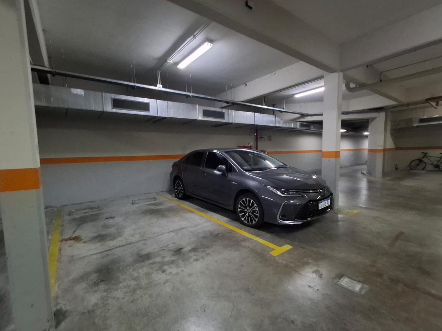 VENTA COCHERAS FIJAS CUBIERTAS EN PALERMO HOLLYWOOD.