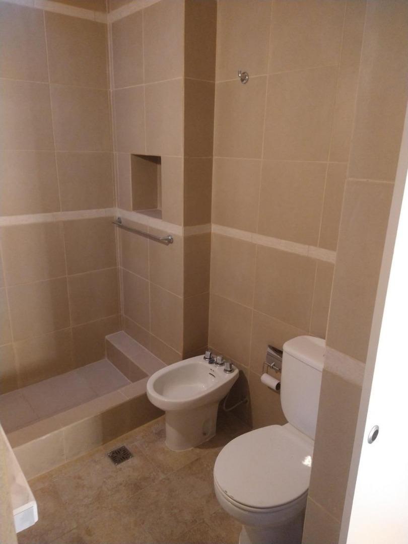 Depto Tipo Casa en Alquiler en Lomas Del Mirador, $ 665.000