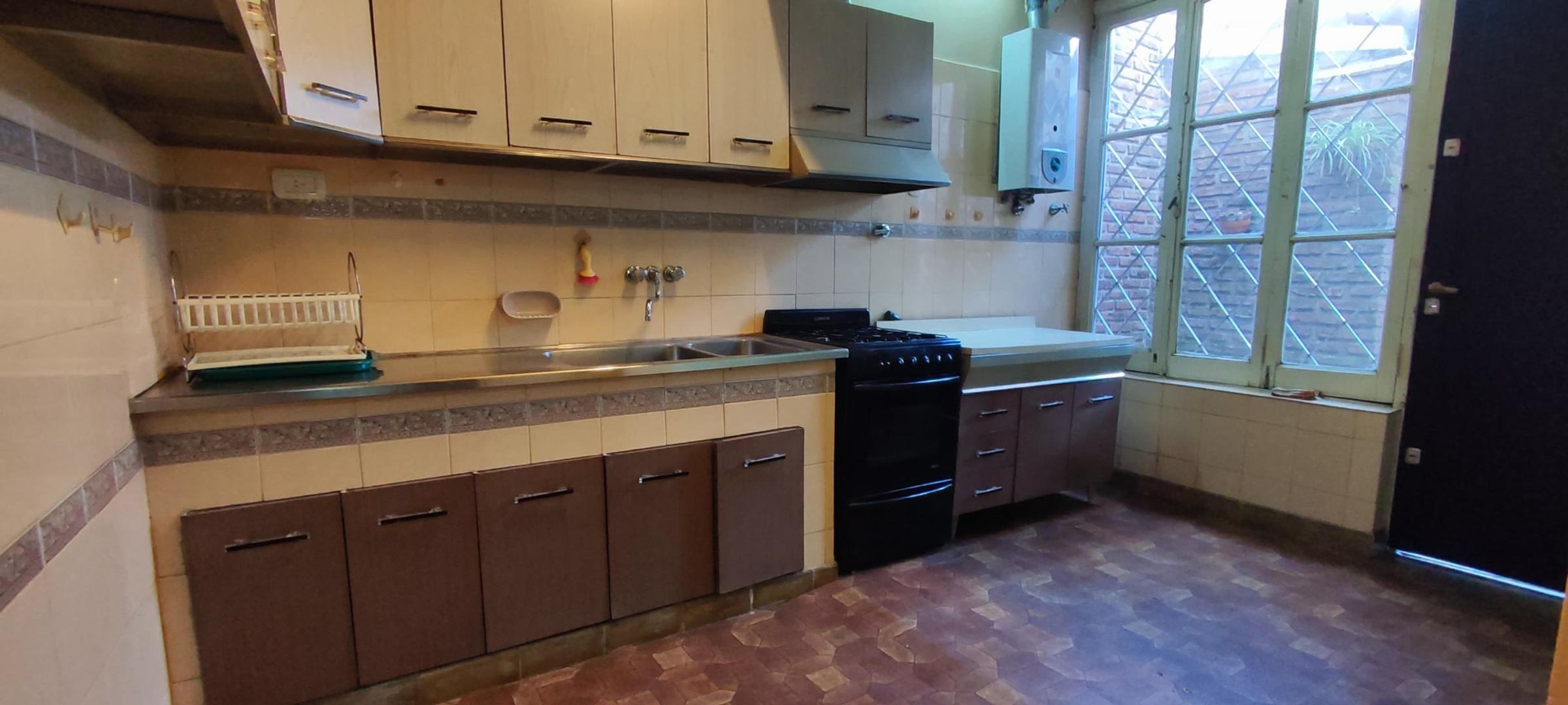 Casa 3 ambientes con 2 baños