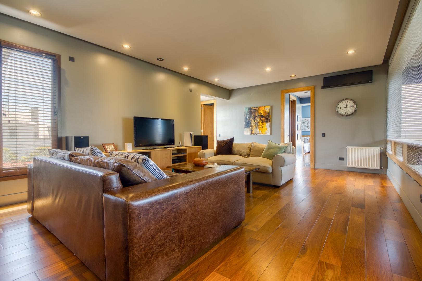 Casa en Venta con 6 cocheras