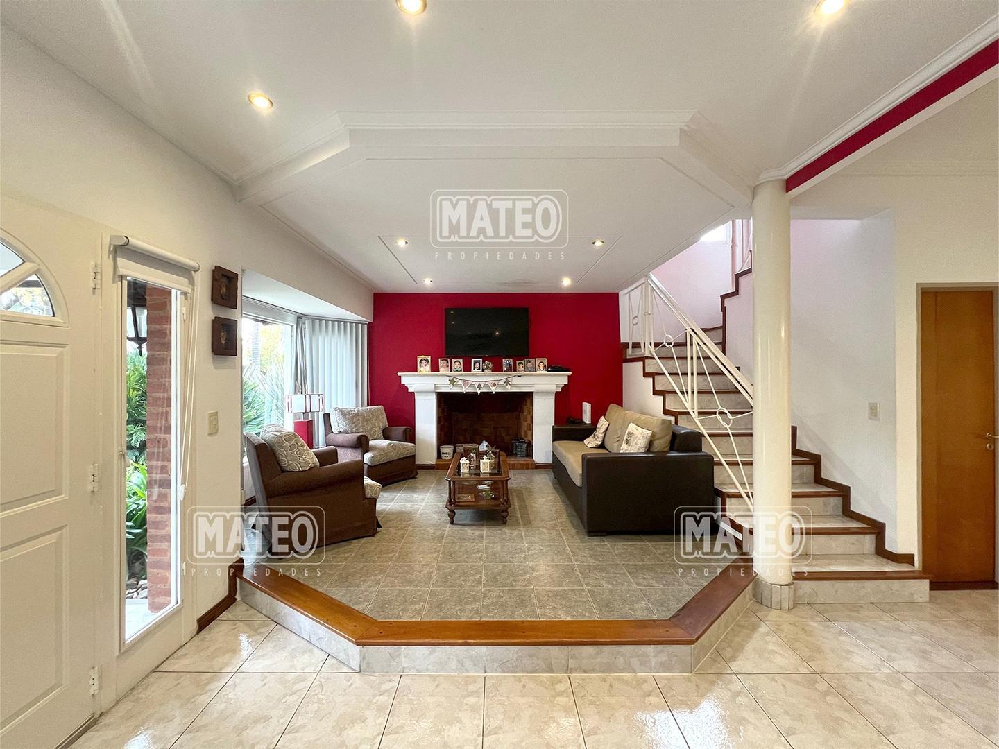 Casa en Alquiler con 4 cocheras