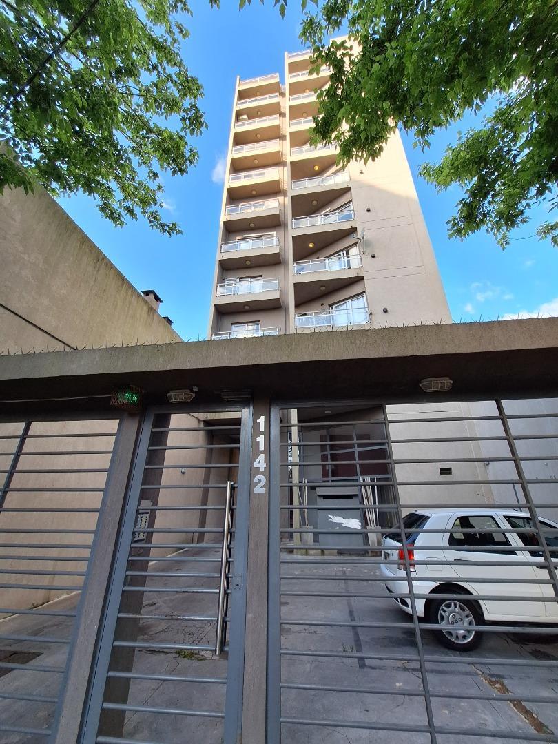 Venta. Quilmes ctro.  2 amb c/ cochera y Balcón.