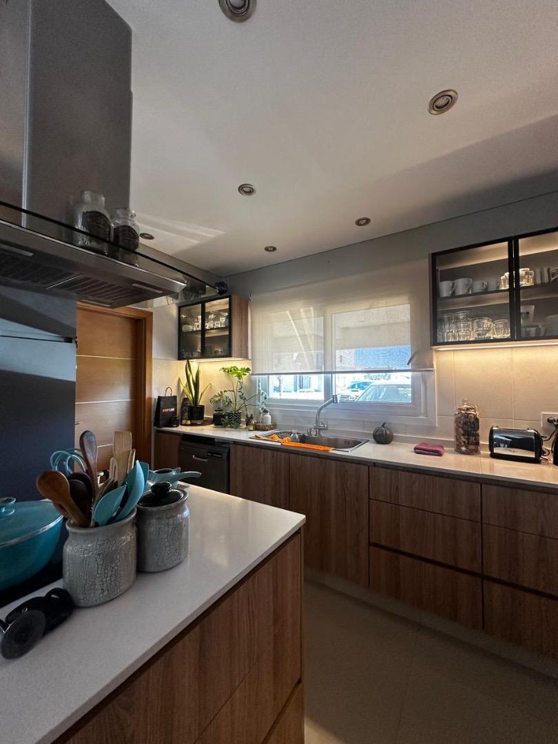 Casa en Venta con 5 cocheras