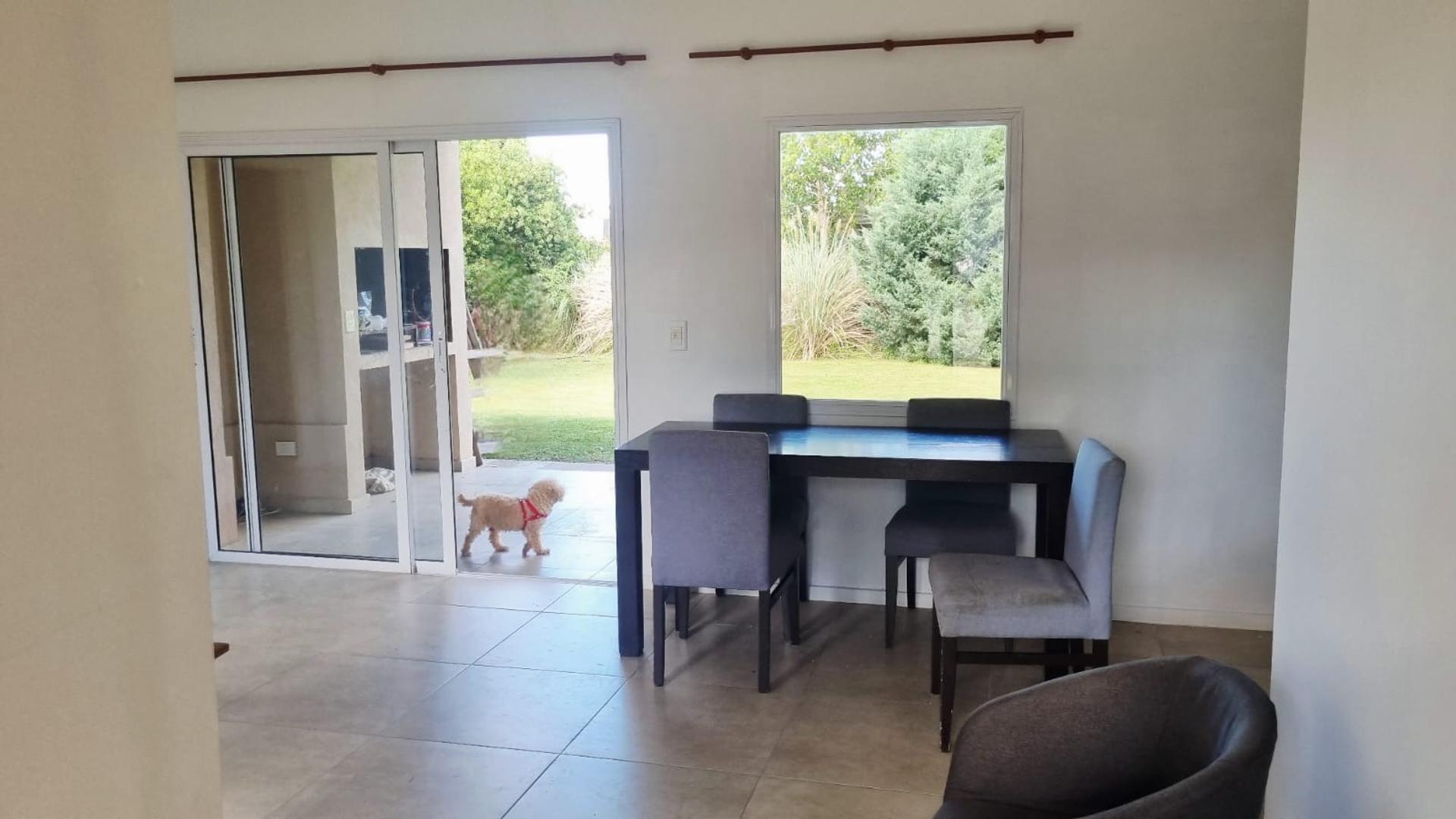 Casa en Venta con 3 cocheras