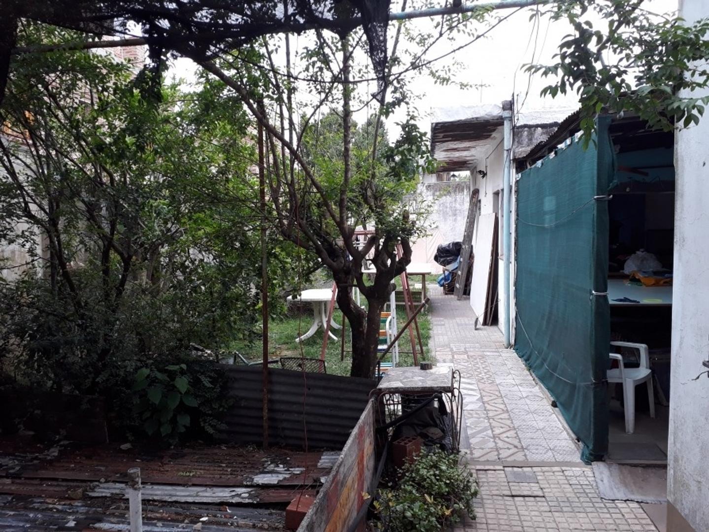 CASA DE CORTE ANTIGUO A RECICLAR O DEMOLER-ADROGUE