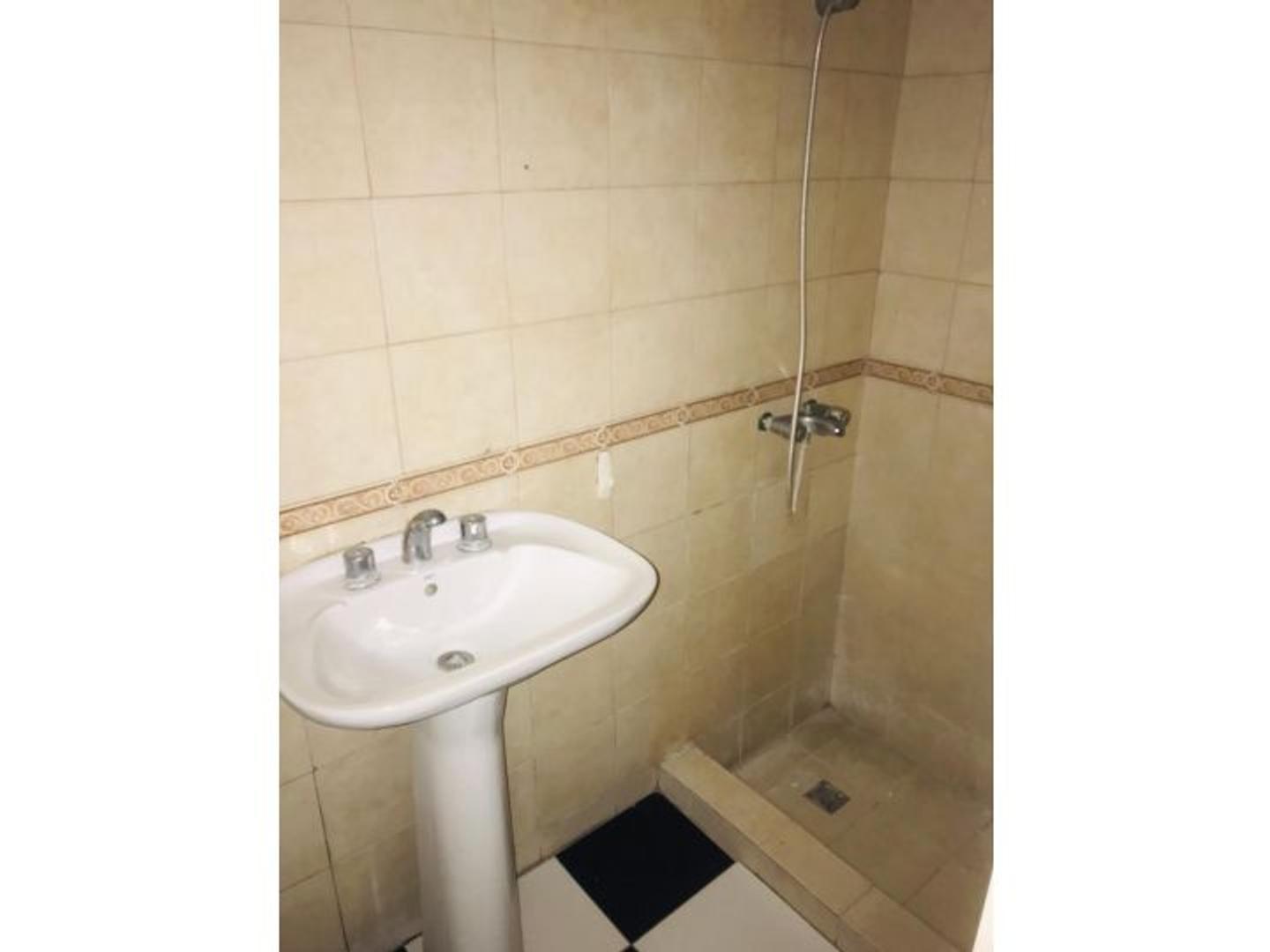 Independencia y Castro Barros , Piso No definido