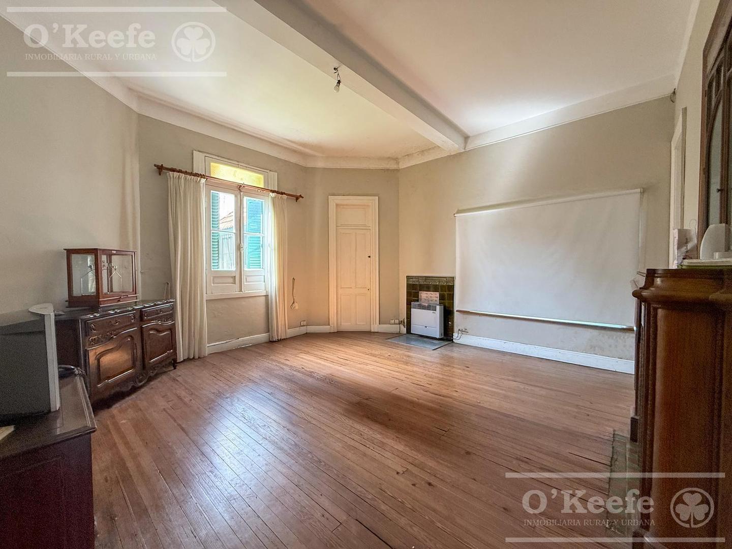 Casa en Venta con 3 cocheras