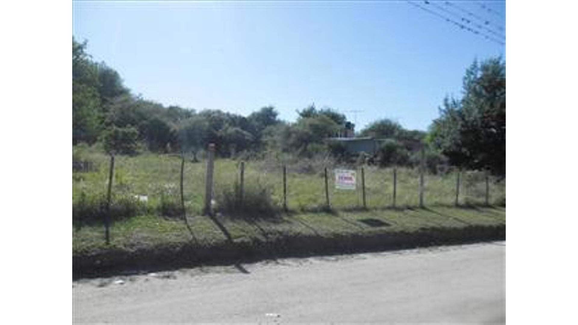 Casa de 2 dorm. muy terreno de 2010 m2 - Villa Los Aromos