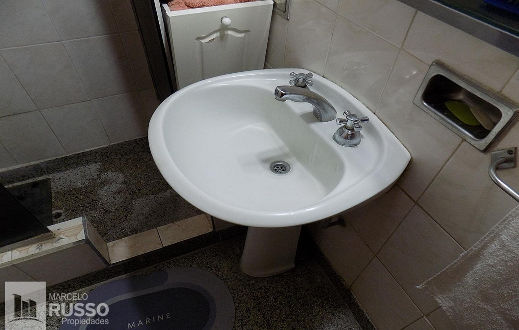 IMPECABLE CHALET 4 AMBIENTES c/ QUINCHO – PQUE. JOHNSTON