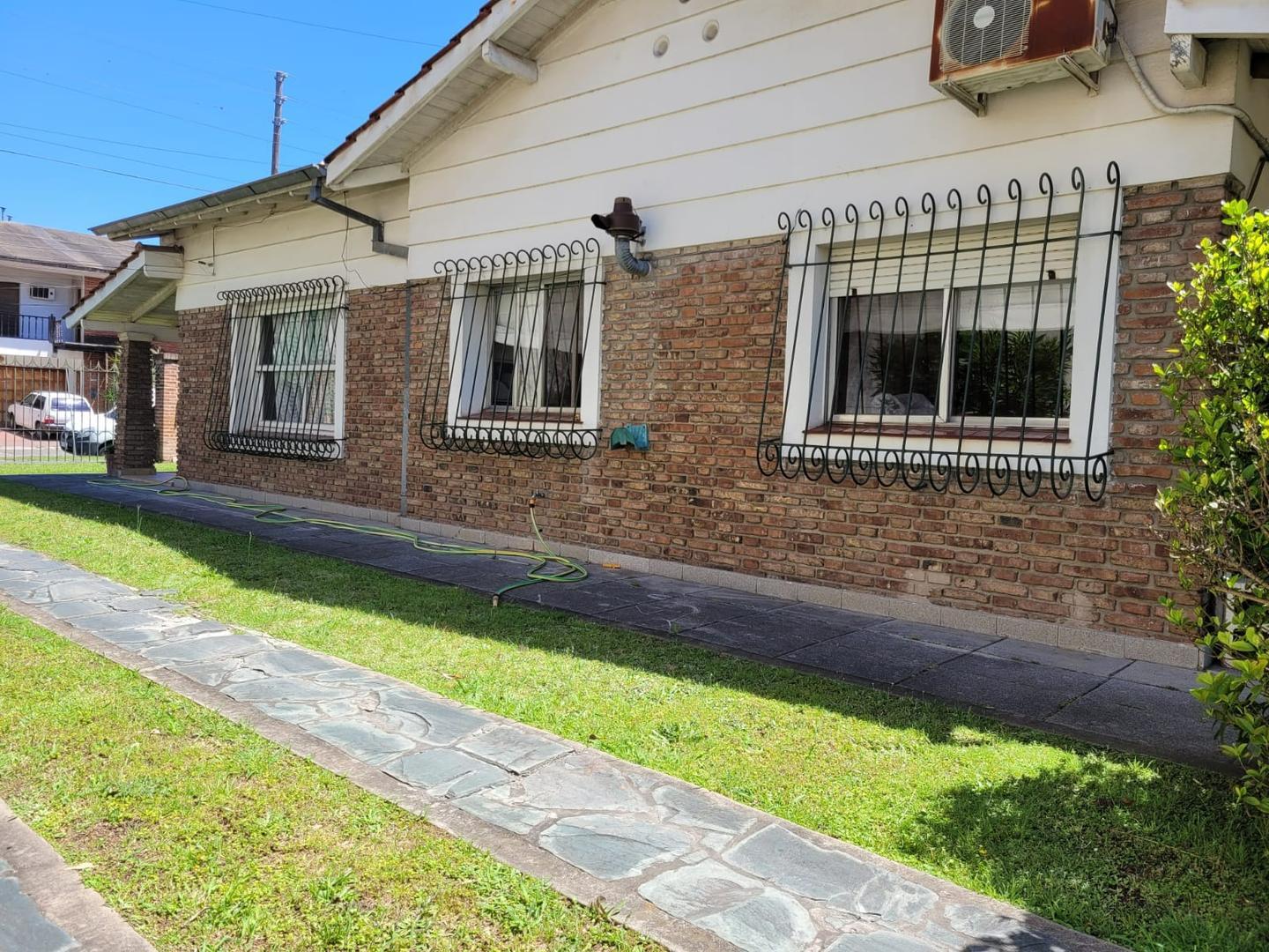 Casa en Venta con 5 cocheras