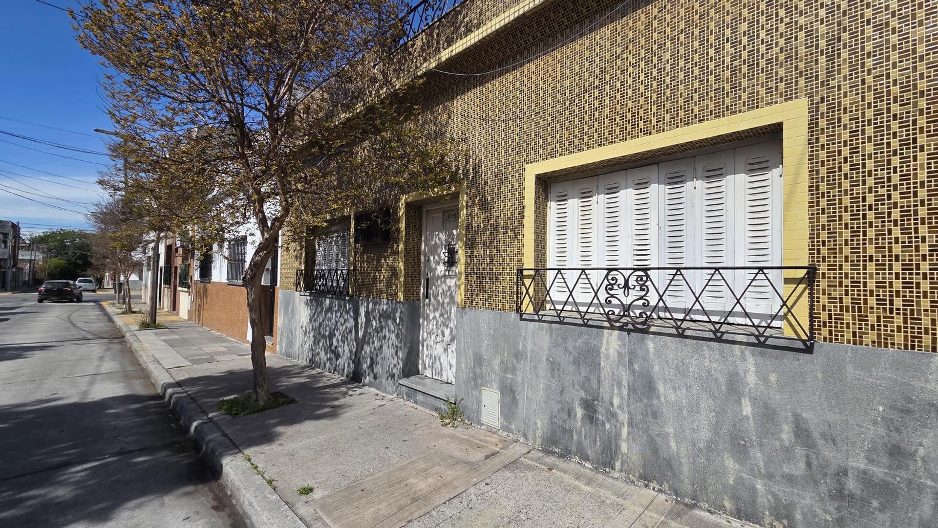Casa 5 ambientes con 2 baños