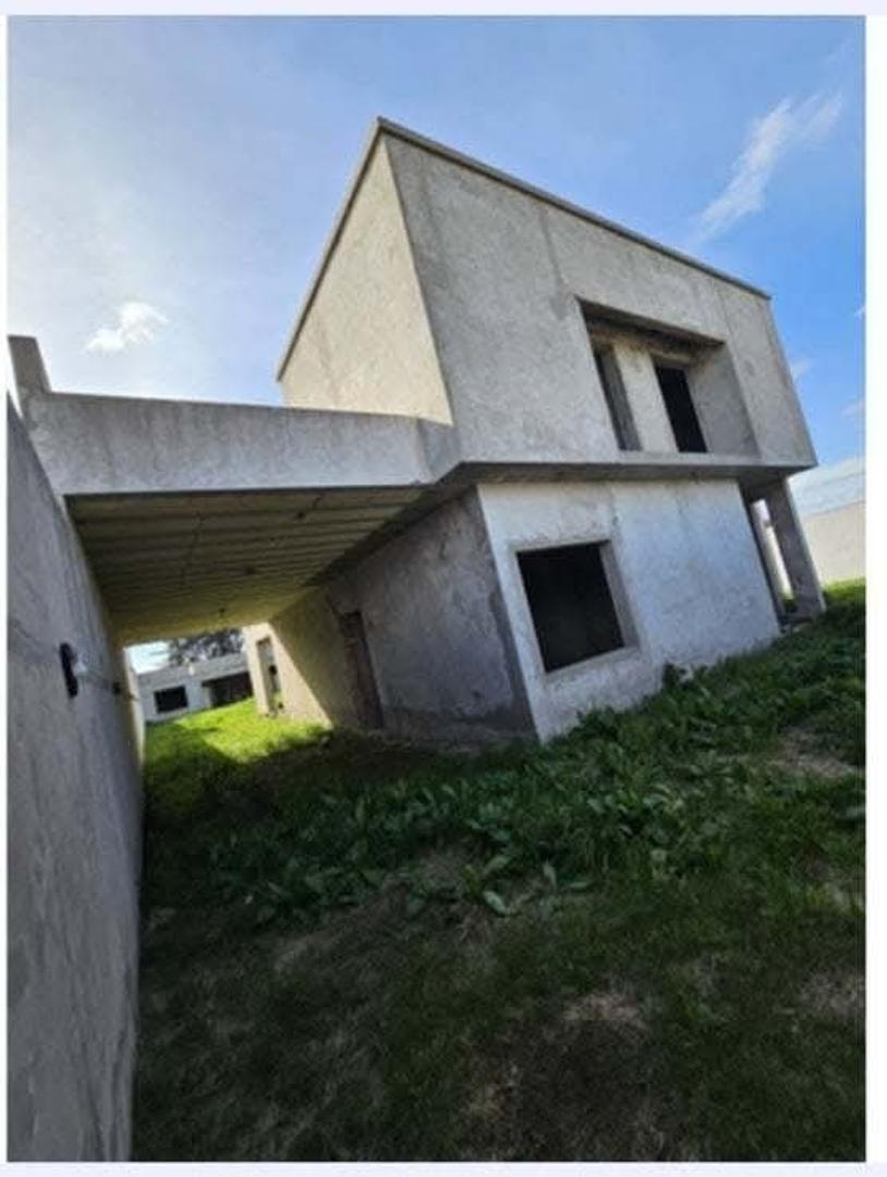 Casa en Venta con 3 cocheras