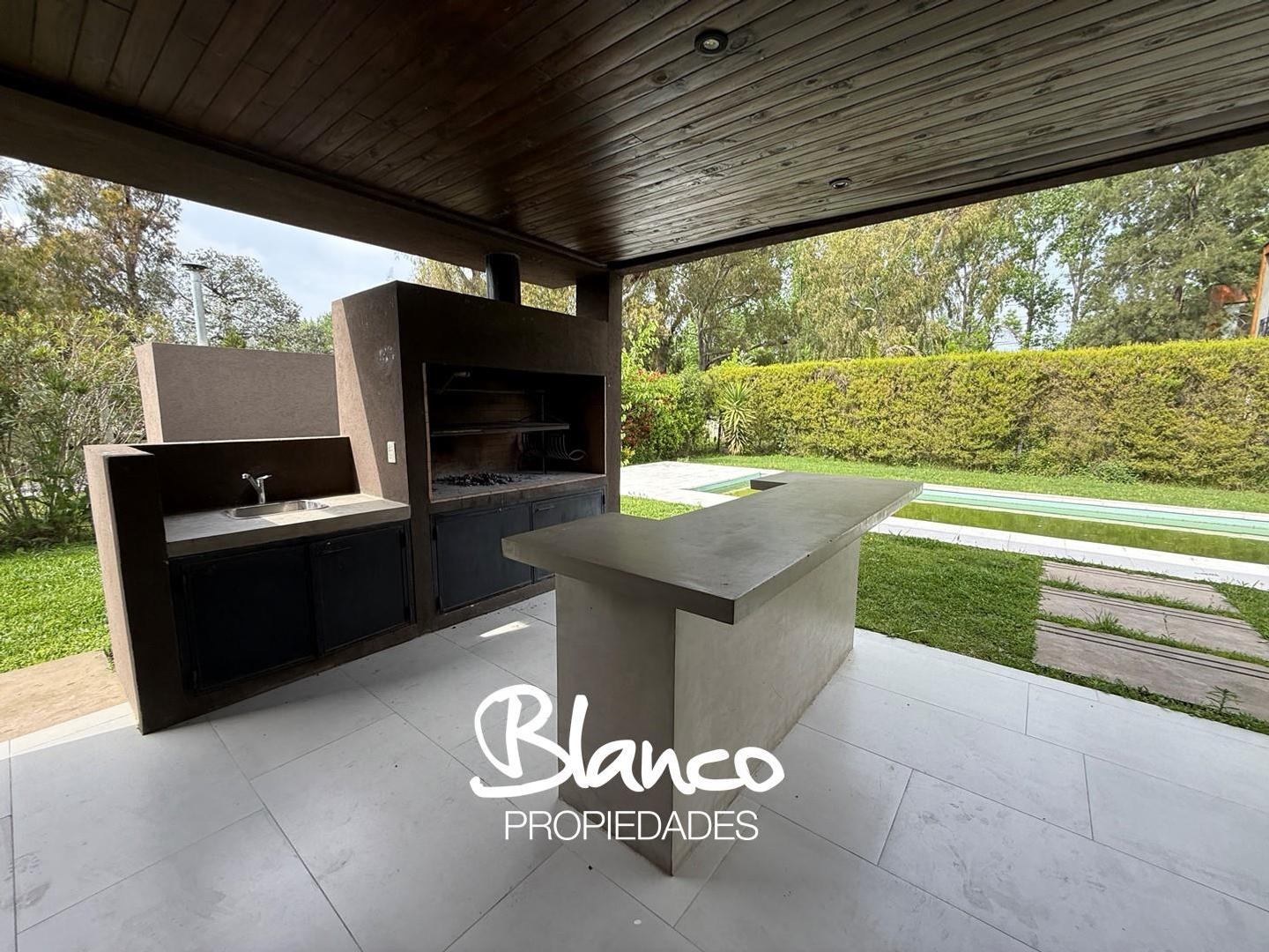 Casa 4 ambientes con 3 baños
