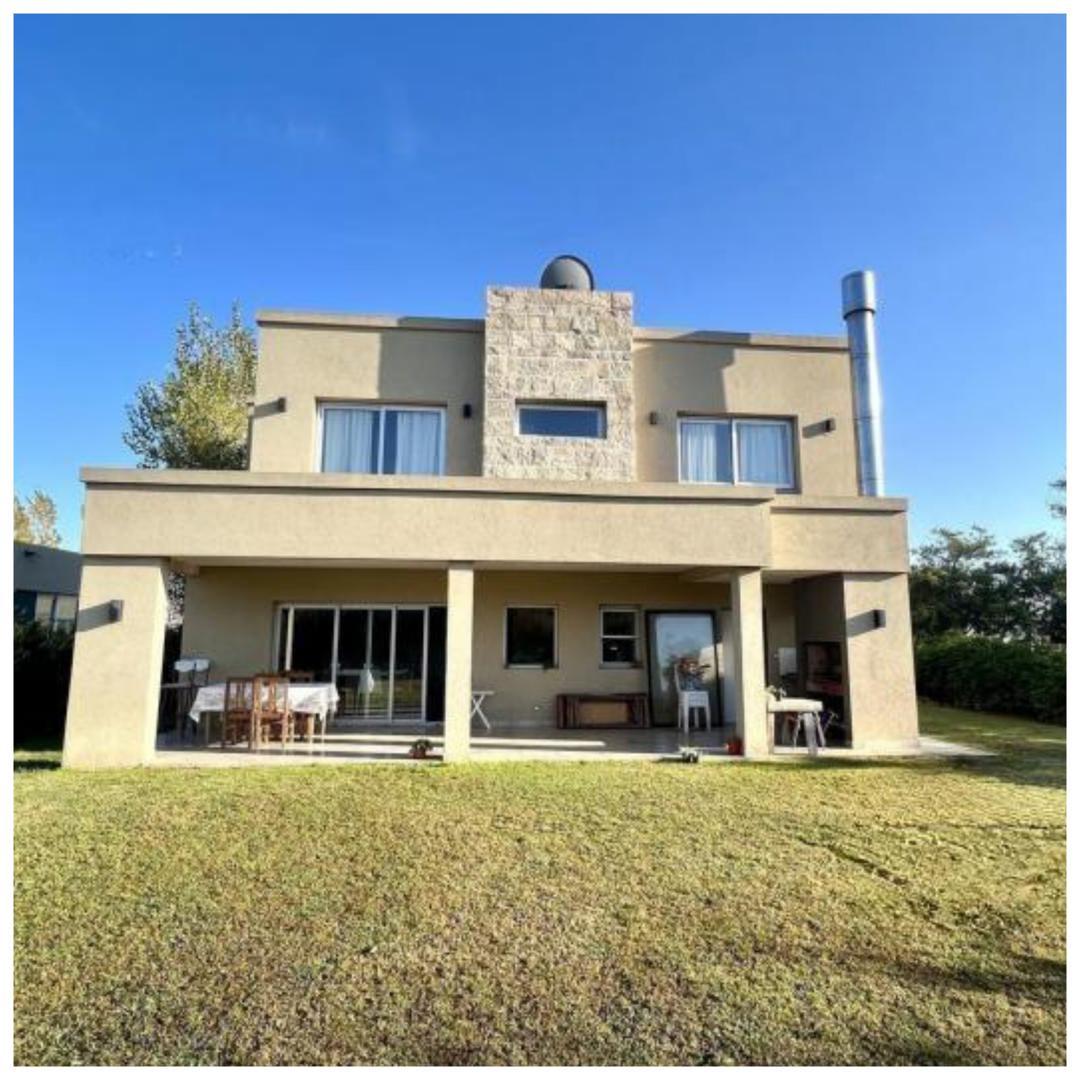 Casa 4 ambientes con 3 baños