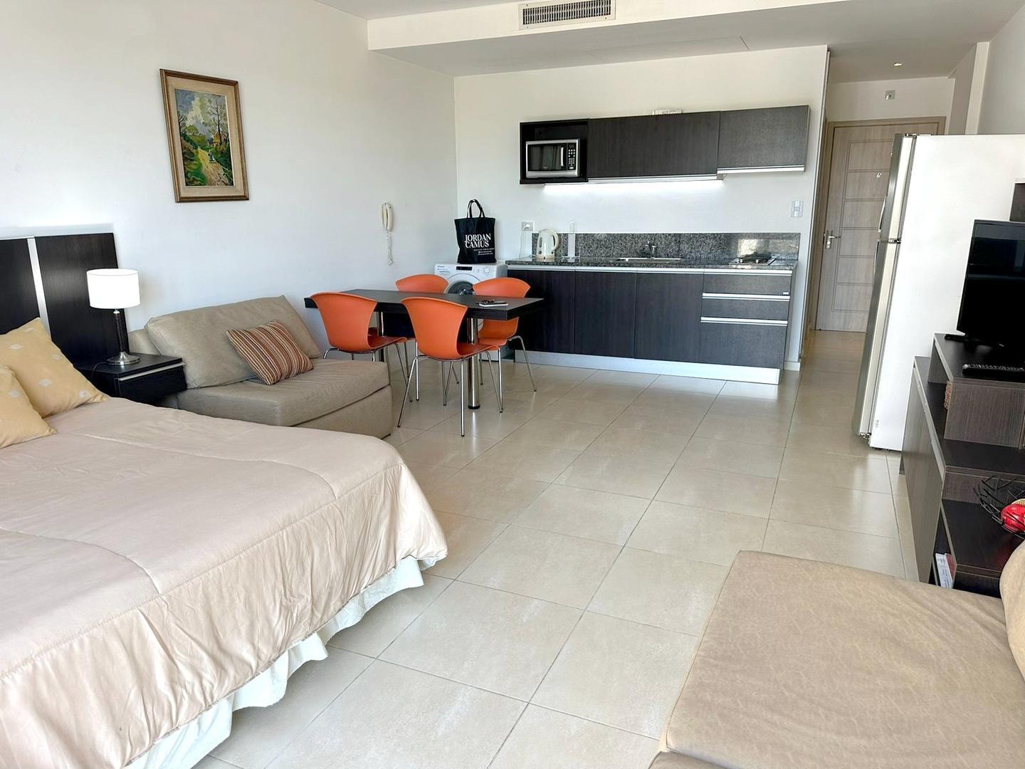 Condominio amoblado vista a la calle.