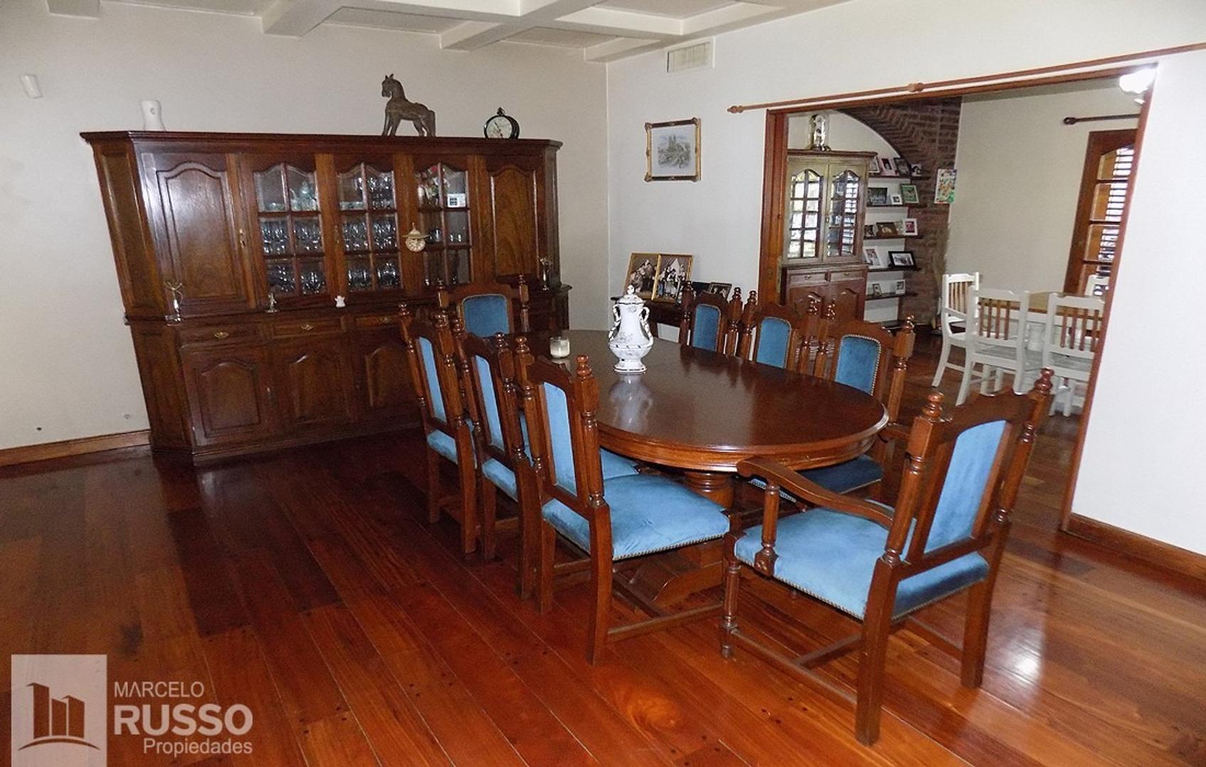 Casa en Venta con 2 cocheras