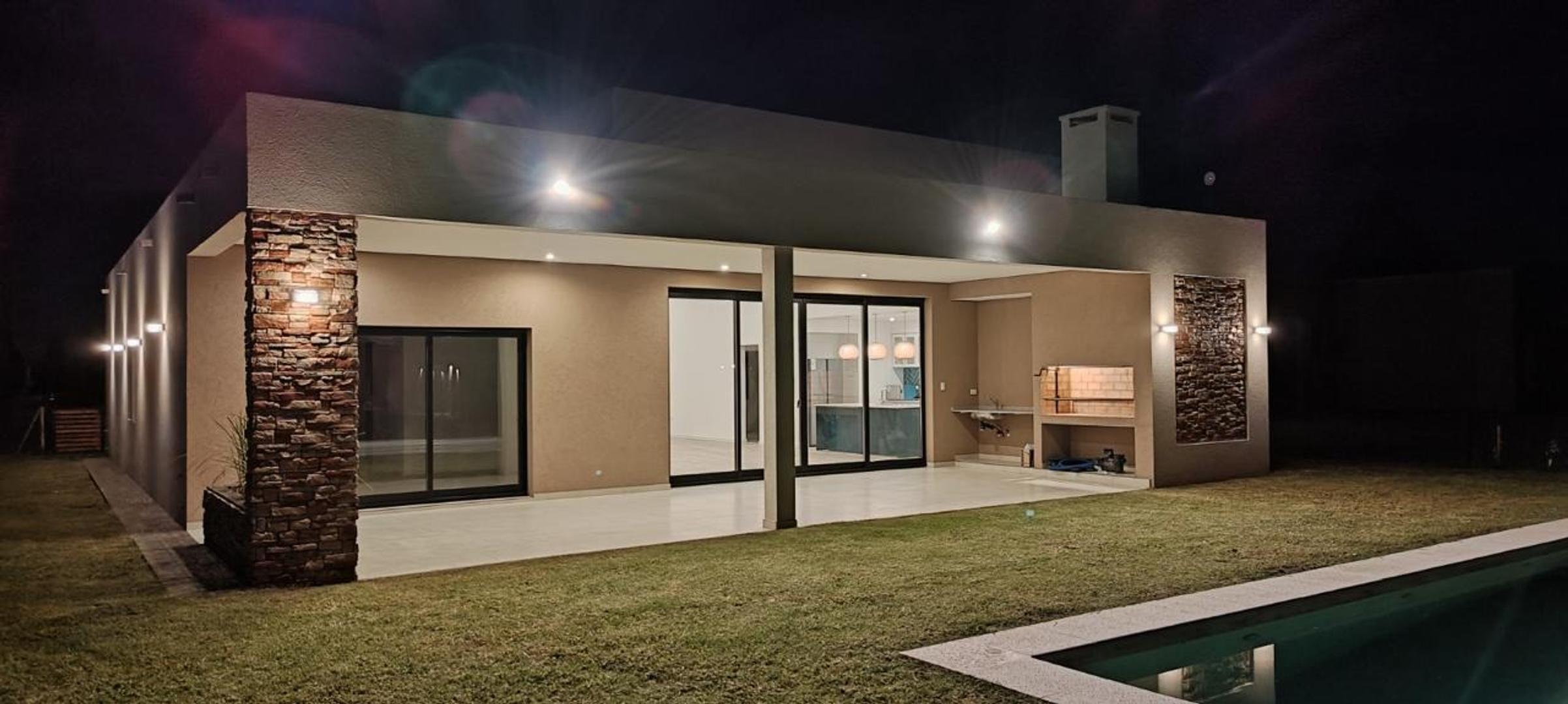 Casa en Venta en Santa Rita, USD 290.000