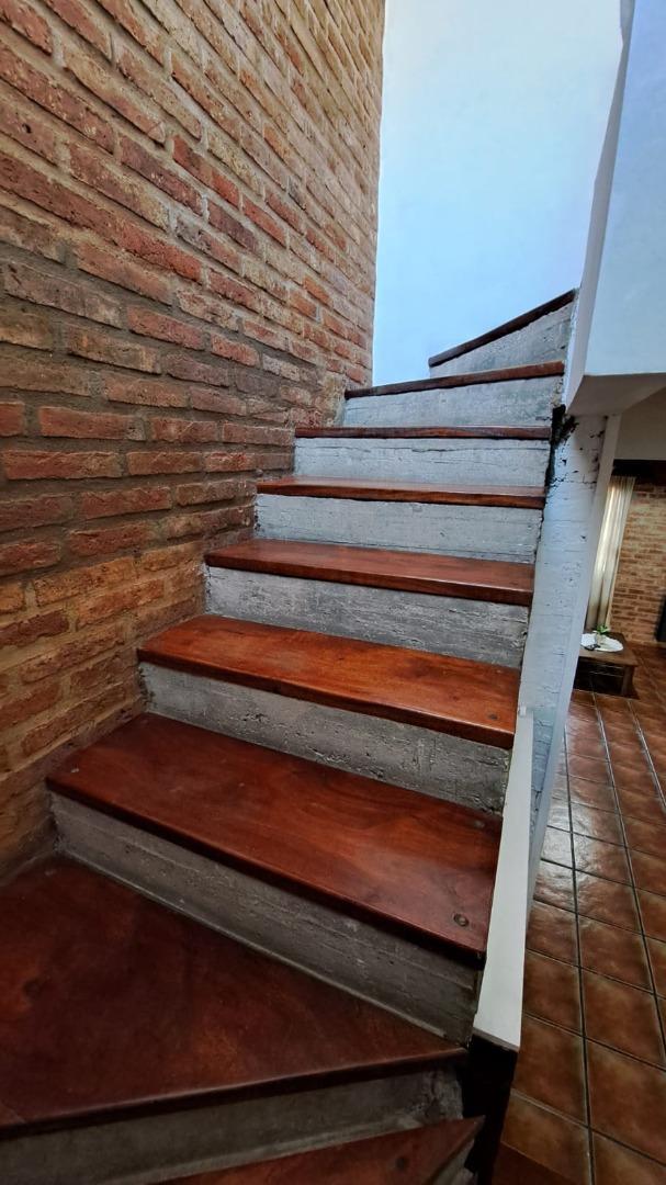 HERMOSA CASA EN B° MARIA SELVA