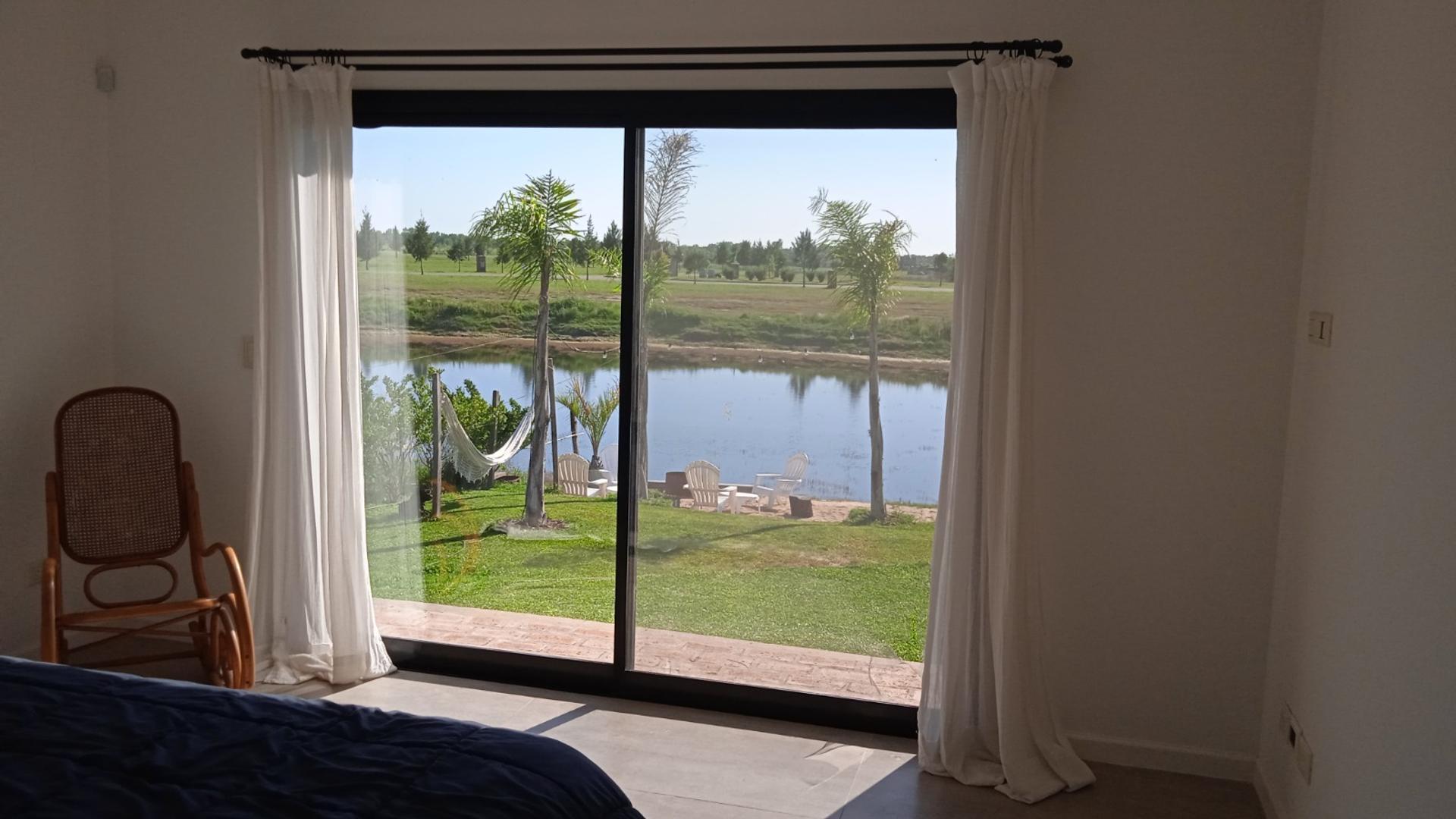 Casa en Alquiler Temporal con 4 cocheras