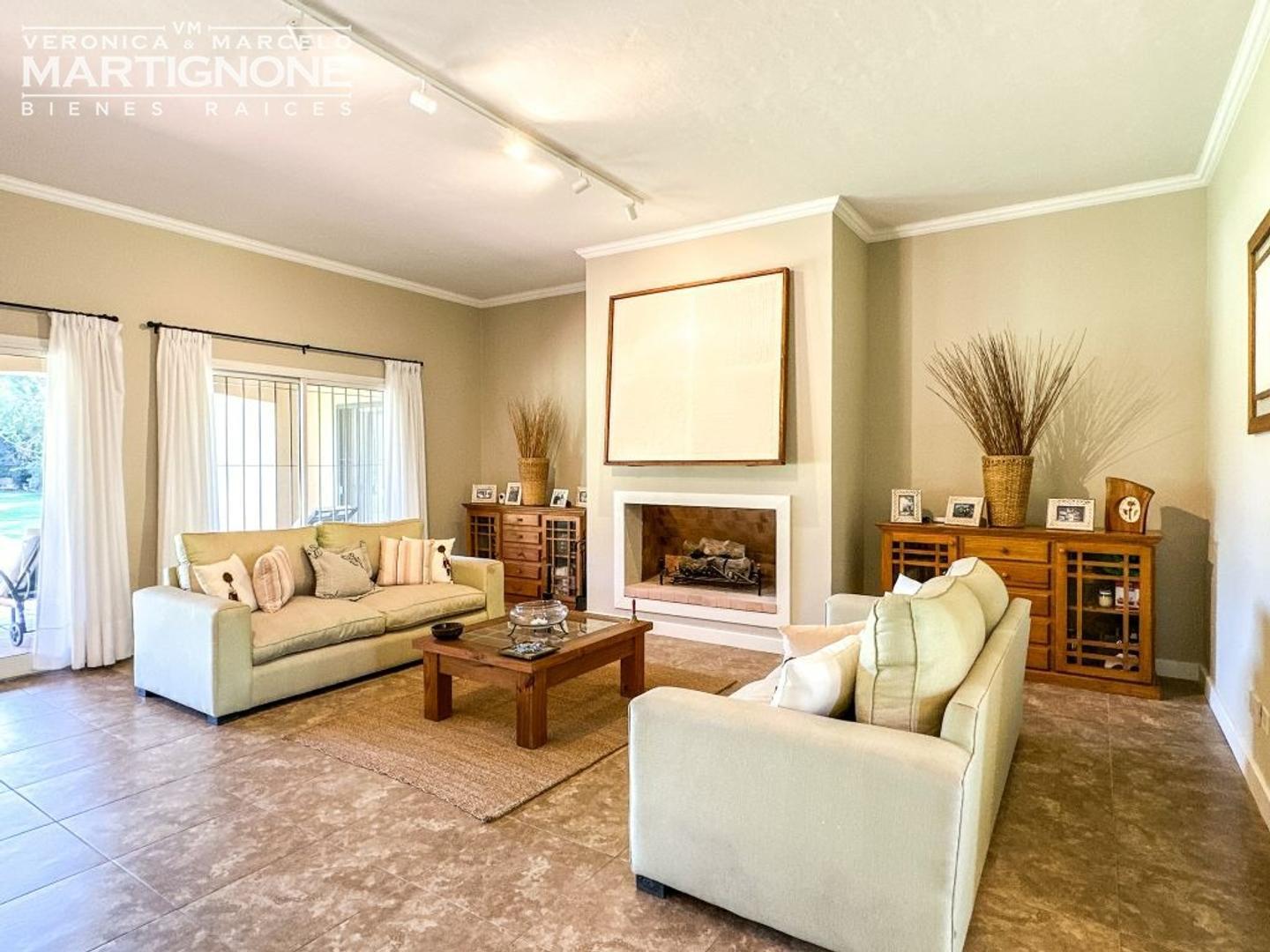 Casa 5 ambientes con 3 baños