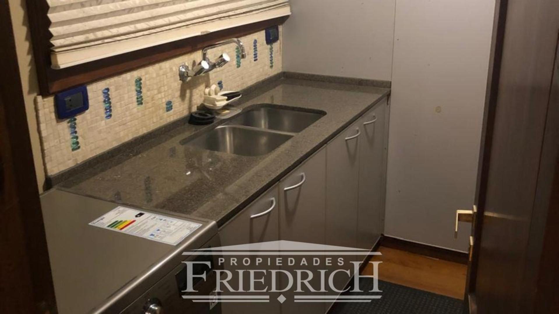 Casa 4 ambientes con 2 baños