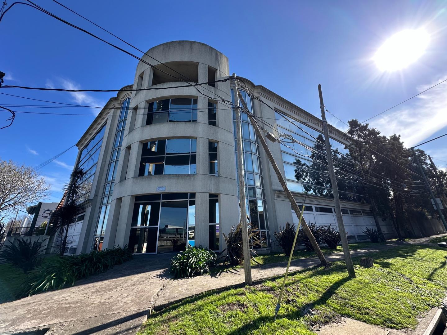 Oficina con excelente ubicacion y acceso en San Isidro