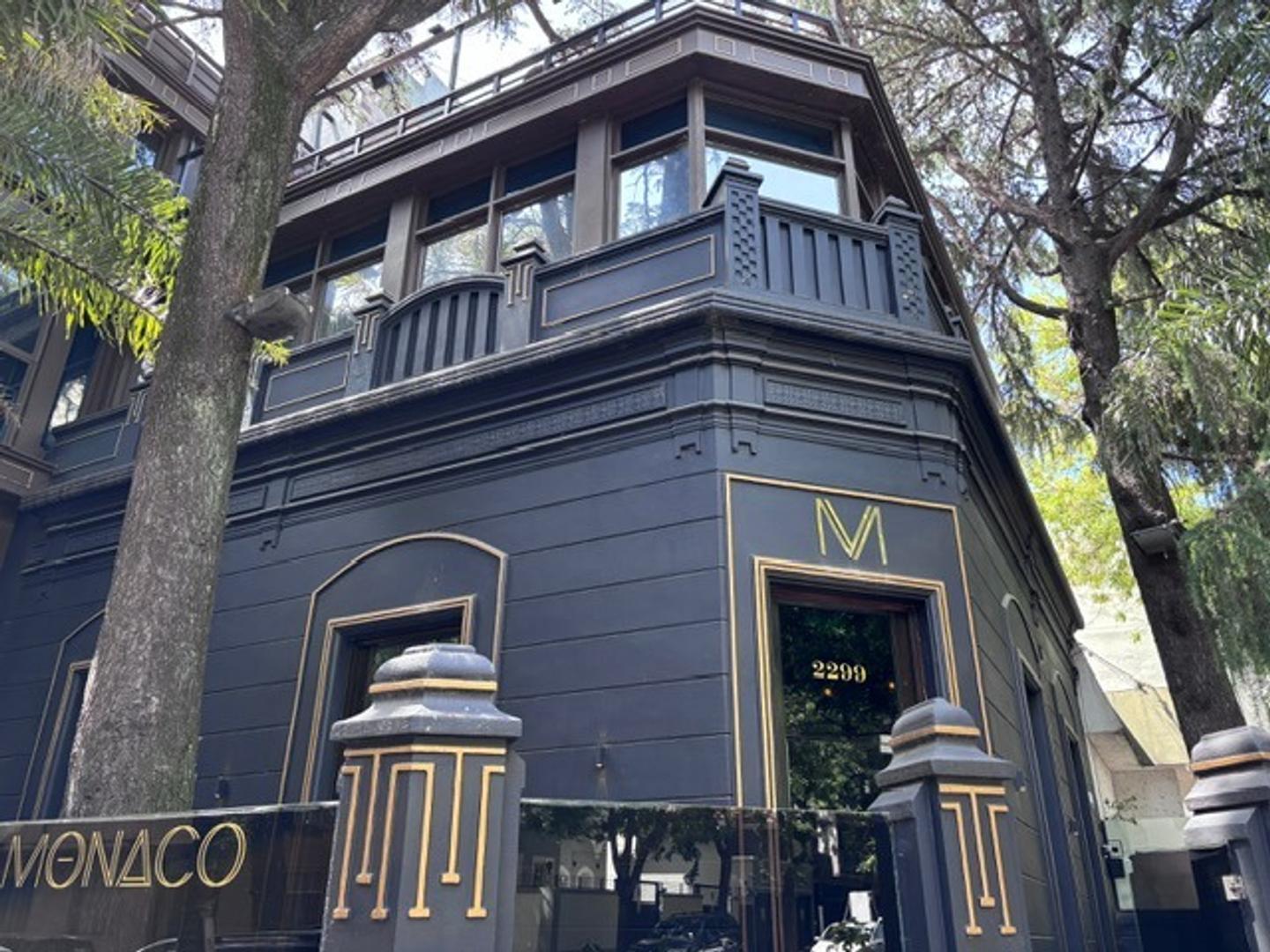 JUANA AZURDUY AL 2200 ESQUINA V.DE OBLIGADO LOCAL 600M2