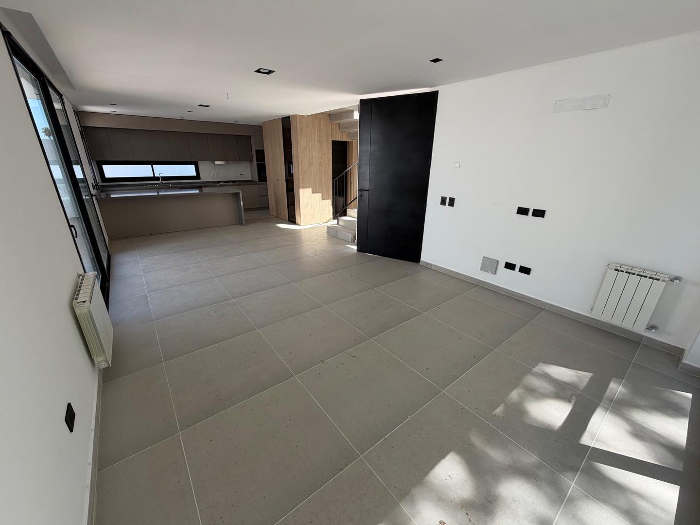 Casa 4 ambientes con 3 baños