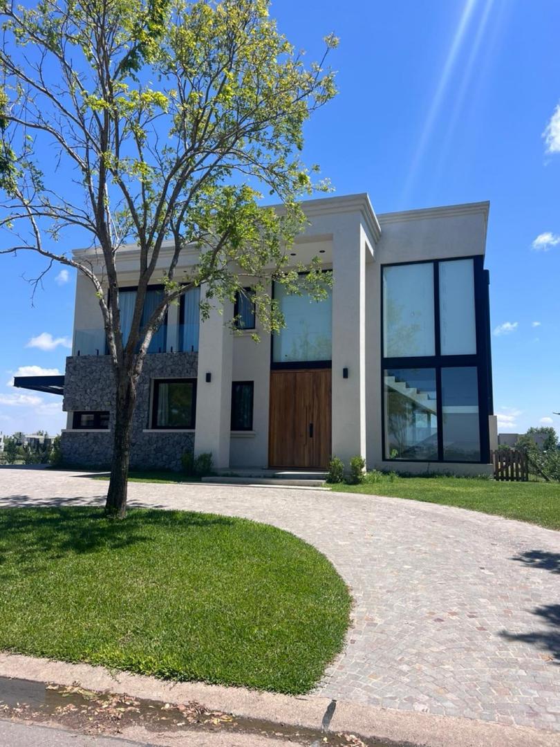 Casa al lago Barrio Marinas , Puertos del Lago